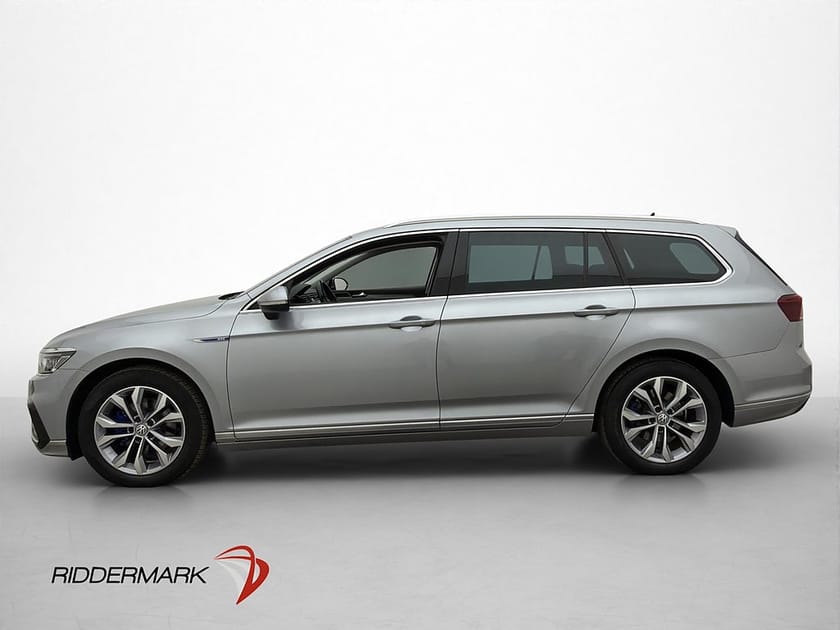 Bild 3 av Volkswagen Passat Sportscombi GTE Executive Cockpit Kamera Navi Drag