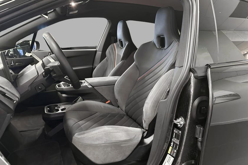 Bilde 2 av BMW iX xDrive60 60 Fully Charged //M sport, Glasstak, Harman, Massasje