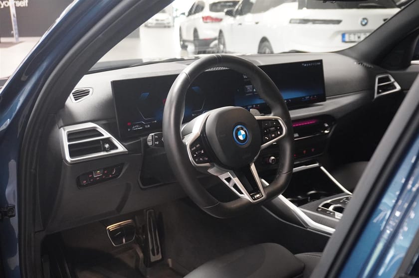 Bild 4 av BMW 330e xDrive Touring M-Sport Active Edition Aktiv Fart