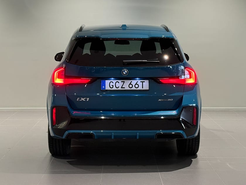 Bild 4 av BMW iX1 xDrive30 M Sport Drag Adpt Farth H/K Park Assist Rattv.