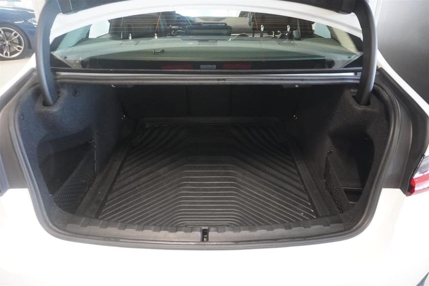 Bild 5 av BMW 330i Sedan 258hk  Sportline Drag 360 HiFi Pano Adaptivfart Navi Rattvärme