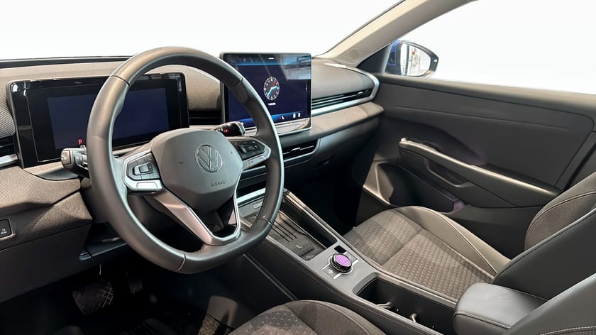 Bild 2 av Volkswagen T-Roc 1.5 LIFE eTSI Klimatanläggning/Keyless