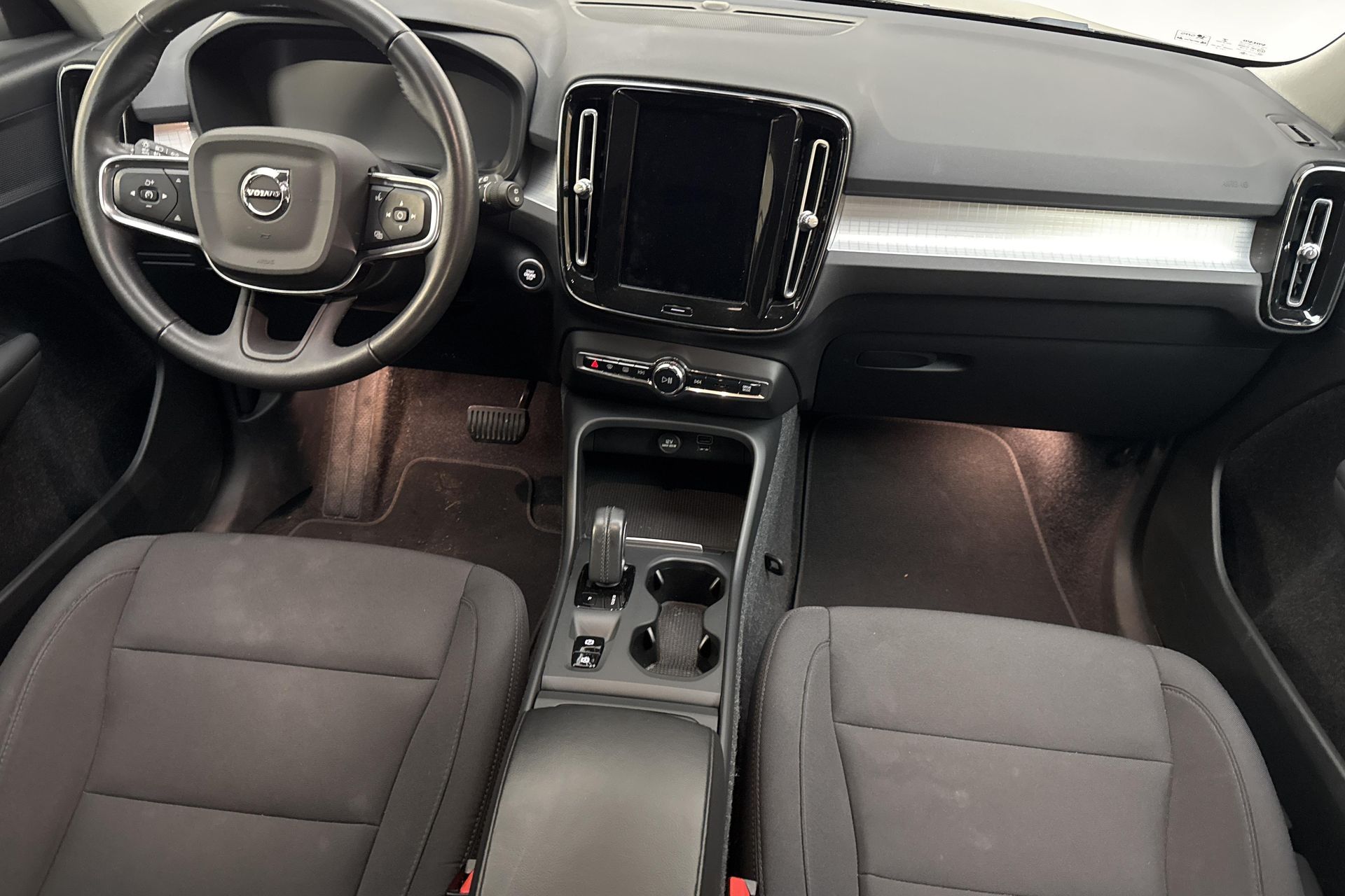 Volvo XC40 T2 2021, photo 7/10