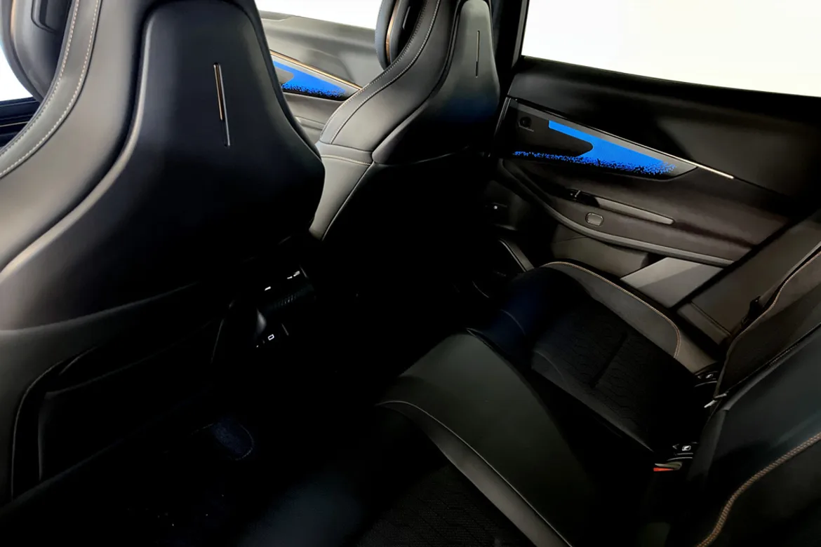 Lynk & Co 08 PHEV