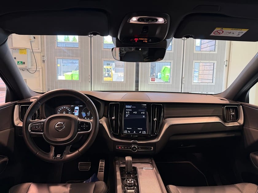 Bild 5 av Volvo XC60 T8 Twin Engine AWD R-Design Pano Drag Värmare SE SPEC