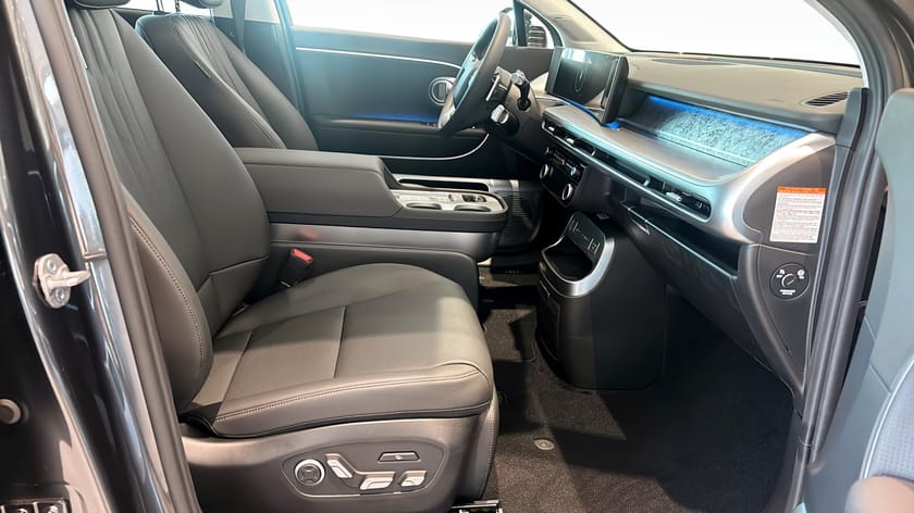 Bild 3 av Hyundai Ioniq 9 Long Range AWD 110KWH CALLIGRAPHY LINE 7-SITS 0,99% RÄNTA