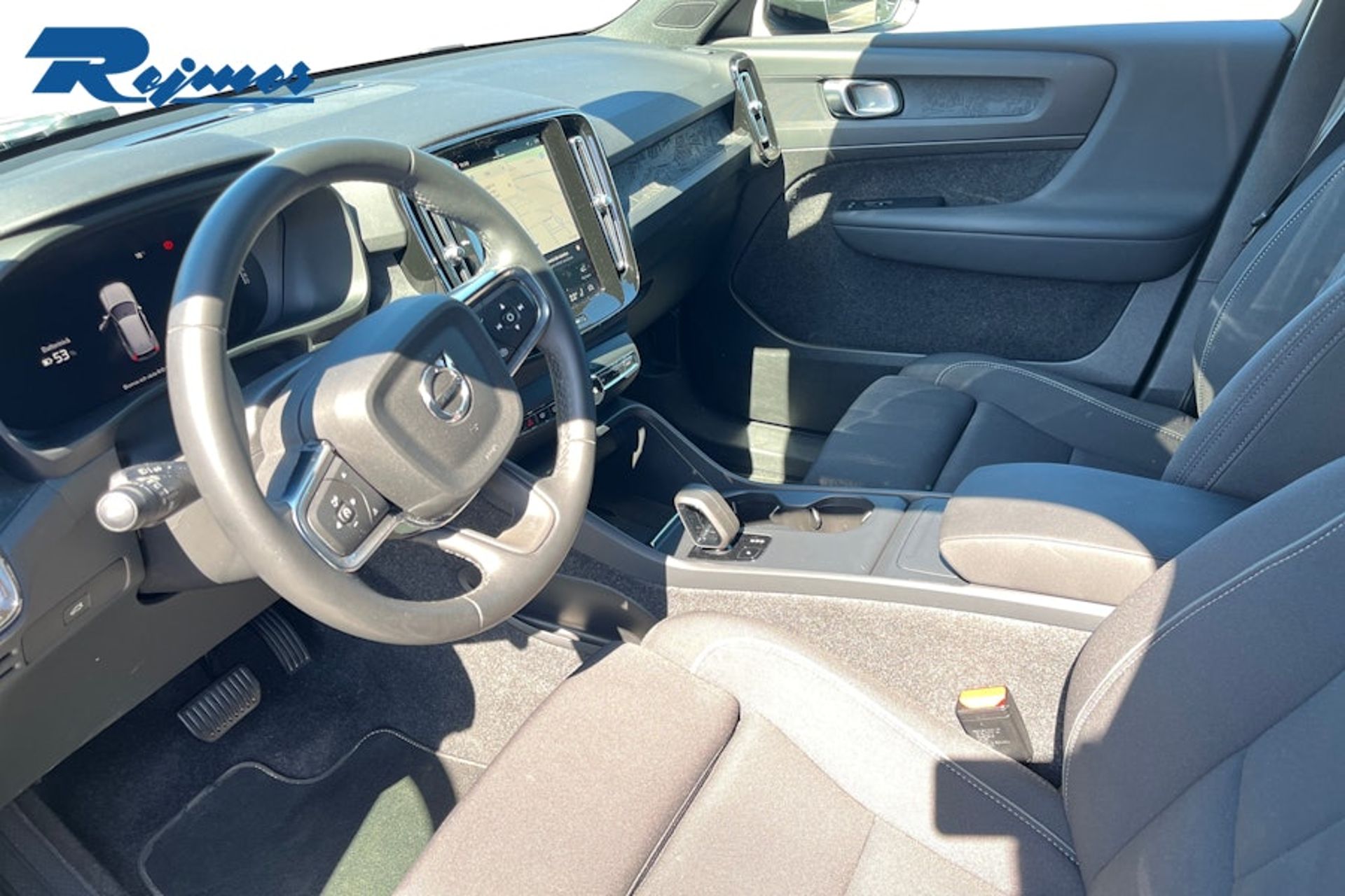 Volvo EX40 Single Motor Extended Range 2025, photo 6/10