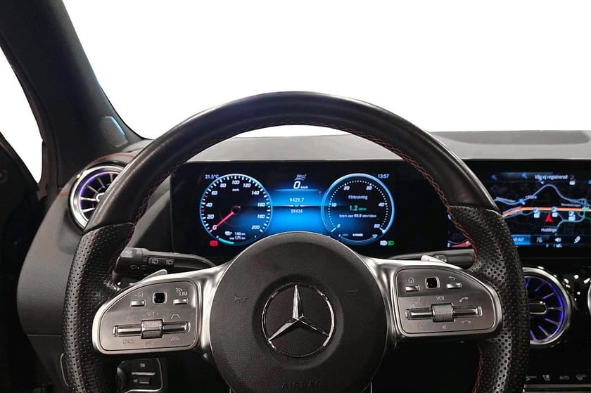 Bild 5 av Mercedes-Benz EQA 300 4MATIC AMG Line Dragkrok Navigation Kamera