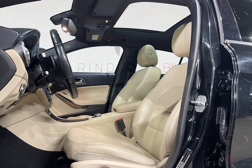 Bild 3 av Mercedes-Benz GLA 220 CDI 4MATIC 170 HK AUT URBAN LINE DRAG NAVI PDC PANO 18"