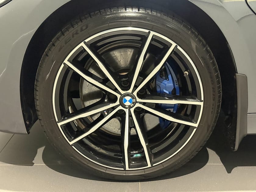 Bild 5 av BMW 330e Sedan M sport Adpt Farth Hifi Rattvärme 19" PDC Sportstolar