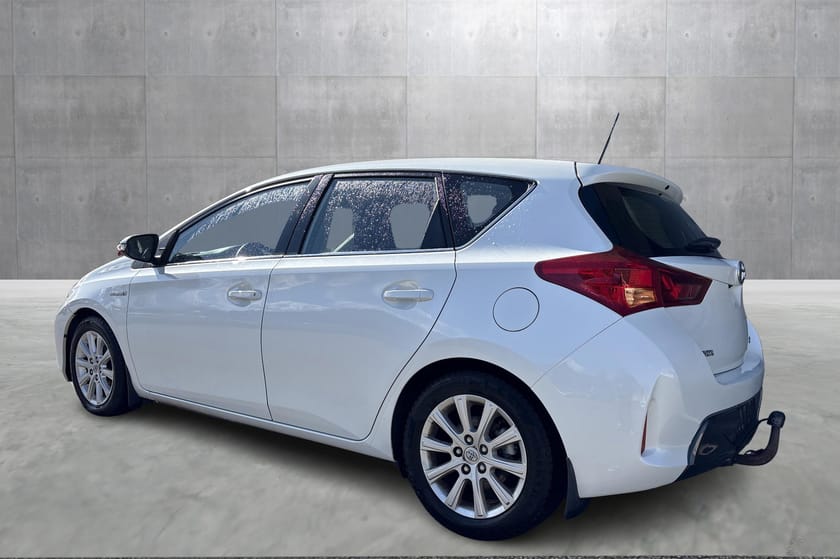 Bilde 2 av Toyota Auris Hybrid Tilhengerfeste I Kompl. service