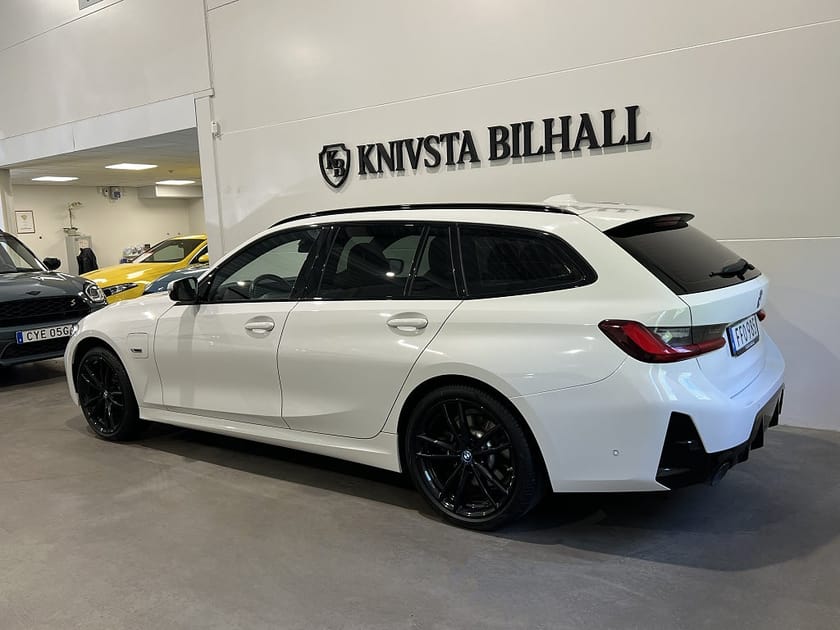 Bild 2 av BMW 330e xDrive Touring Steptronic M Sport H/K Moms Drag 292hk