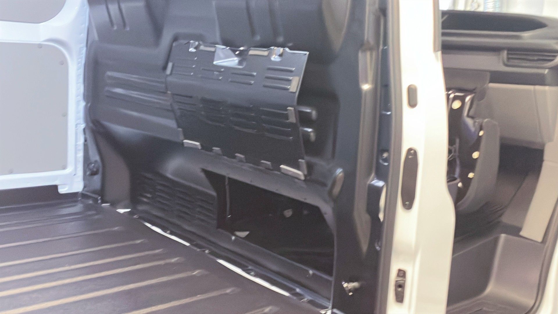 Ford Transit Custom 320 Plug-in Hybrid 2026, bild 6/13