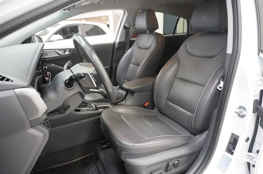 Bild 5 av Hyundai Ioniq Plug-in 1.6 Hybrid Premium Plus B-Kamera 164hk