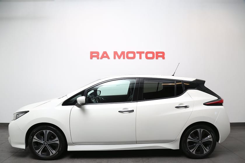 Bild 3 av Nissan Leaf 40 kWh Tekna l Navi l BOSE l 360°-kamera