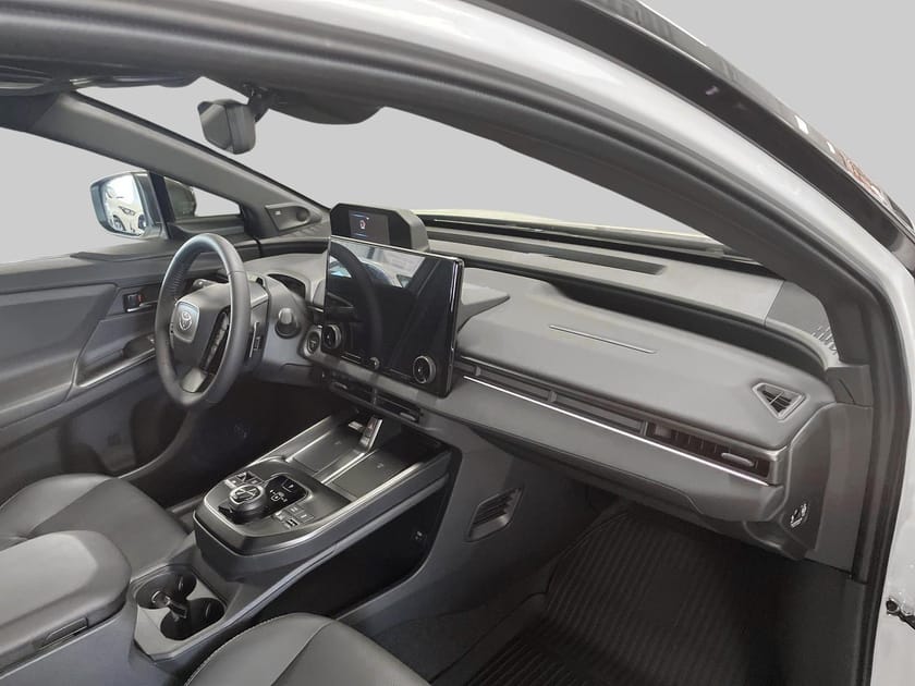 Bild 2 av Toyota bZ4X NYA 73.1 kWh AWD Executive Panorama - Dragkrok