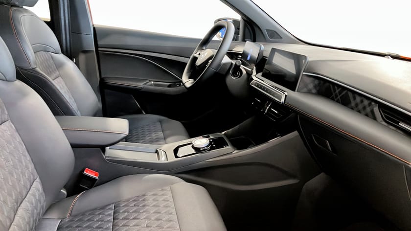 Bild 3 av MG 3 Hybrid+ MG3 LUX HEV 1.5 AT (BLACK) - PEBBLE BLACK
