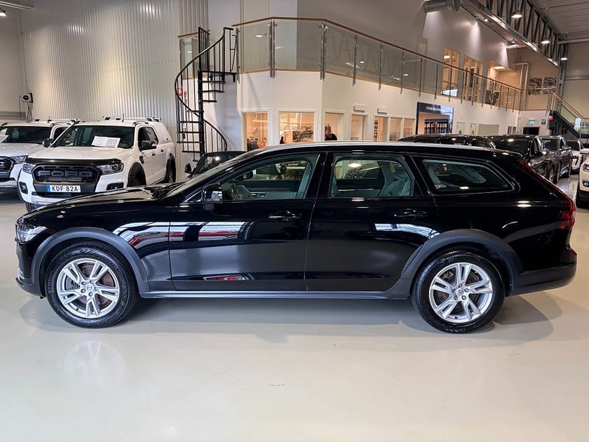 Bild 2 av Volvo V90 Cross Country B4 AWD Geartronic Advanced Edition /Drag / Nav./ Läder/