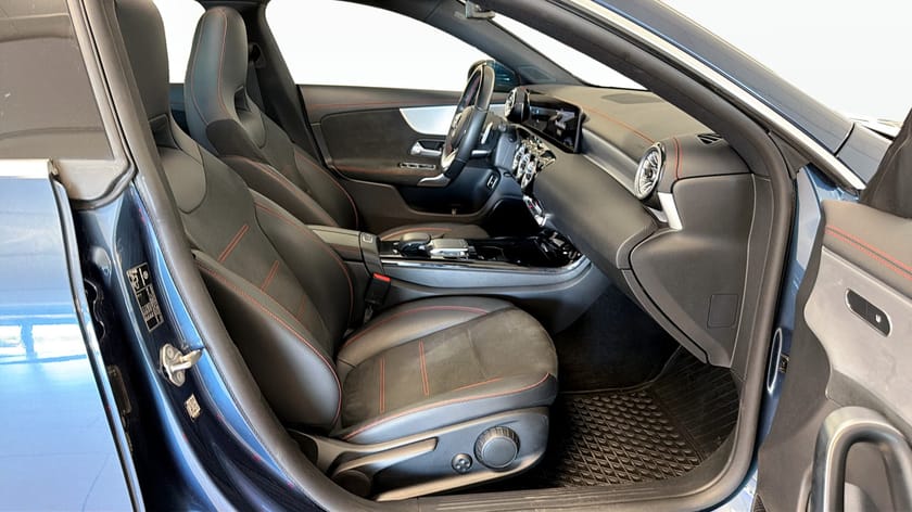 Bild 3 av Mercedes-Benz CLA 250 e COUPÉ AMG Line / Pano / Kamera