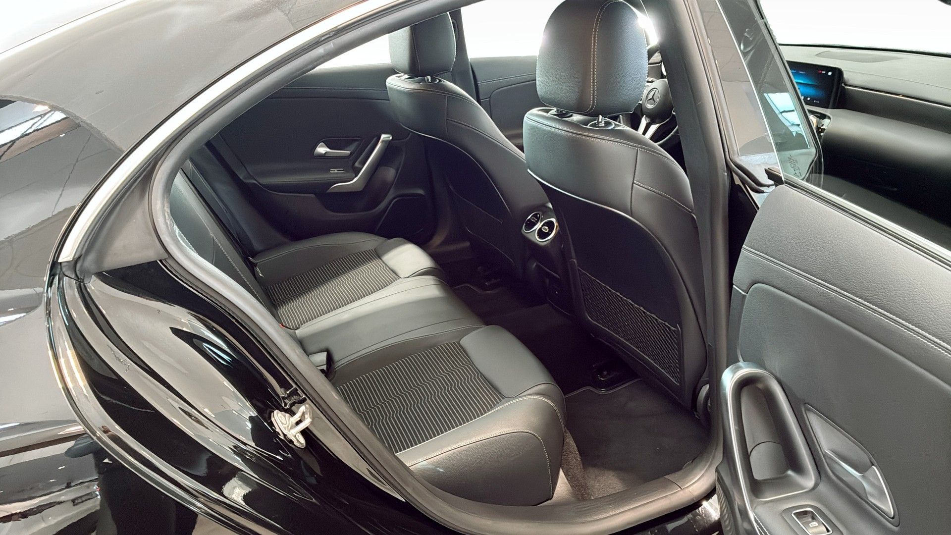 Mercedes-Benz CLA 200 2022, photo 5/10