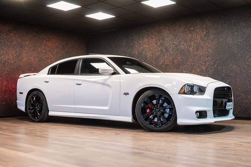 Bild 2 av Dodge Charger SRT-8 6.4 V8 HEMI 476hk | Taklucka | H/K | 2520 kr/mån