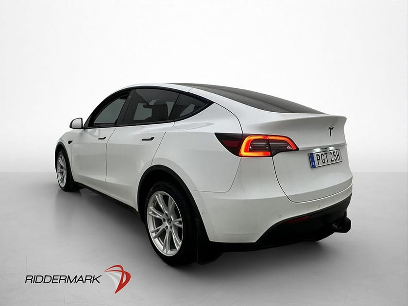 Bild 4 av Tesla Model Y Long Range AWD Svensksåld Värmepump Dragkrok