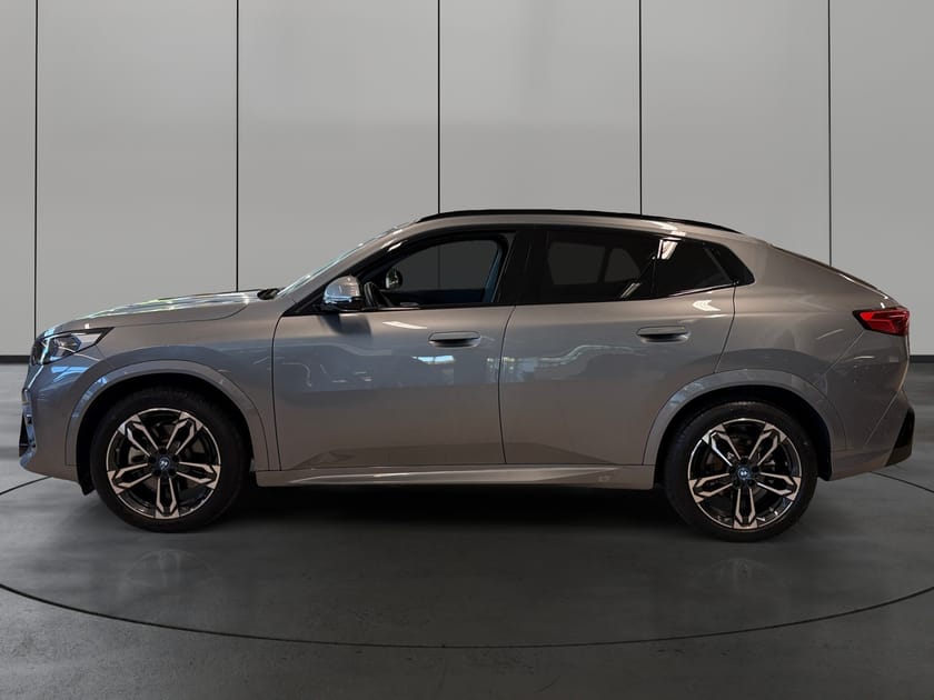 Bilde 2 av BMW iX2 xDrive30 