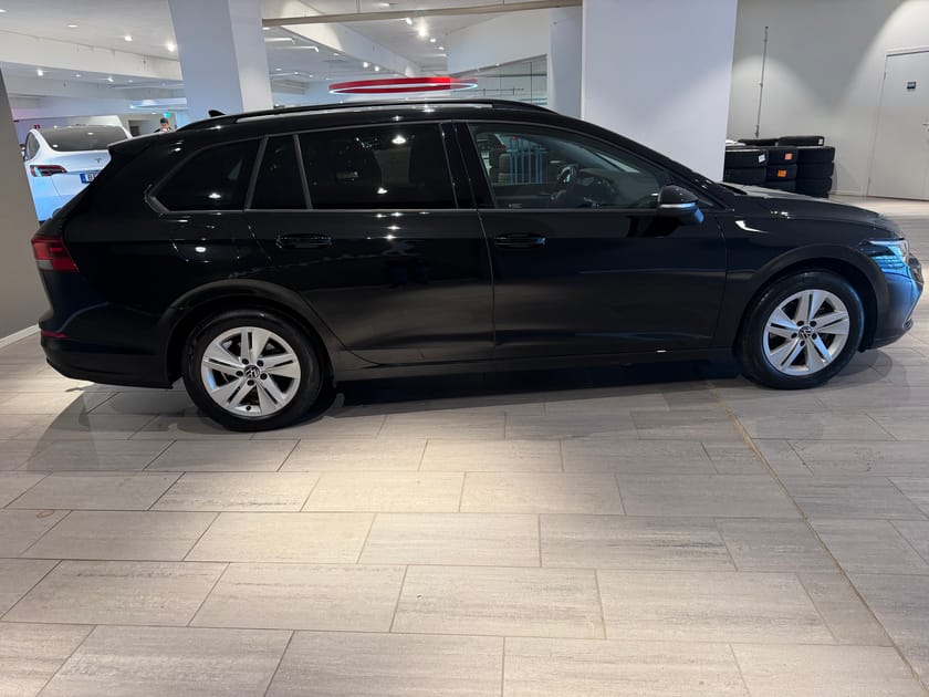 Bild 5 av Volkswagen Golf Sportscombi 150hk | V-hjul Drag Värmare
