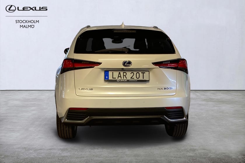 Bild 4 av Lexus NX 300h AWD Taklucka Skinn Backkamera Elstolar
