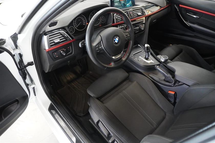 Bild 2 av BMW 320d xDrive Touring Sportline Drag Navi