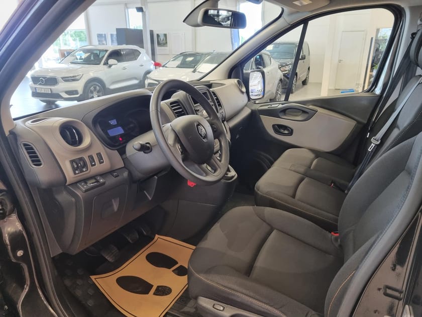 Bild 4 av Renault Trafic Kombi Passenger 9-sits Värmare Moms Drag
