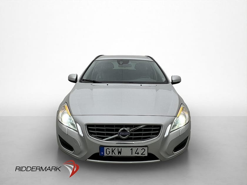 Bild 2 av Volvo V60 D4 AWD Momentum M/K Värmare Drag Sensorer Skinn