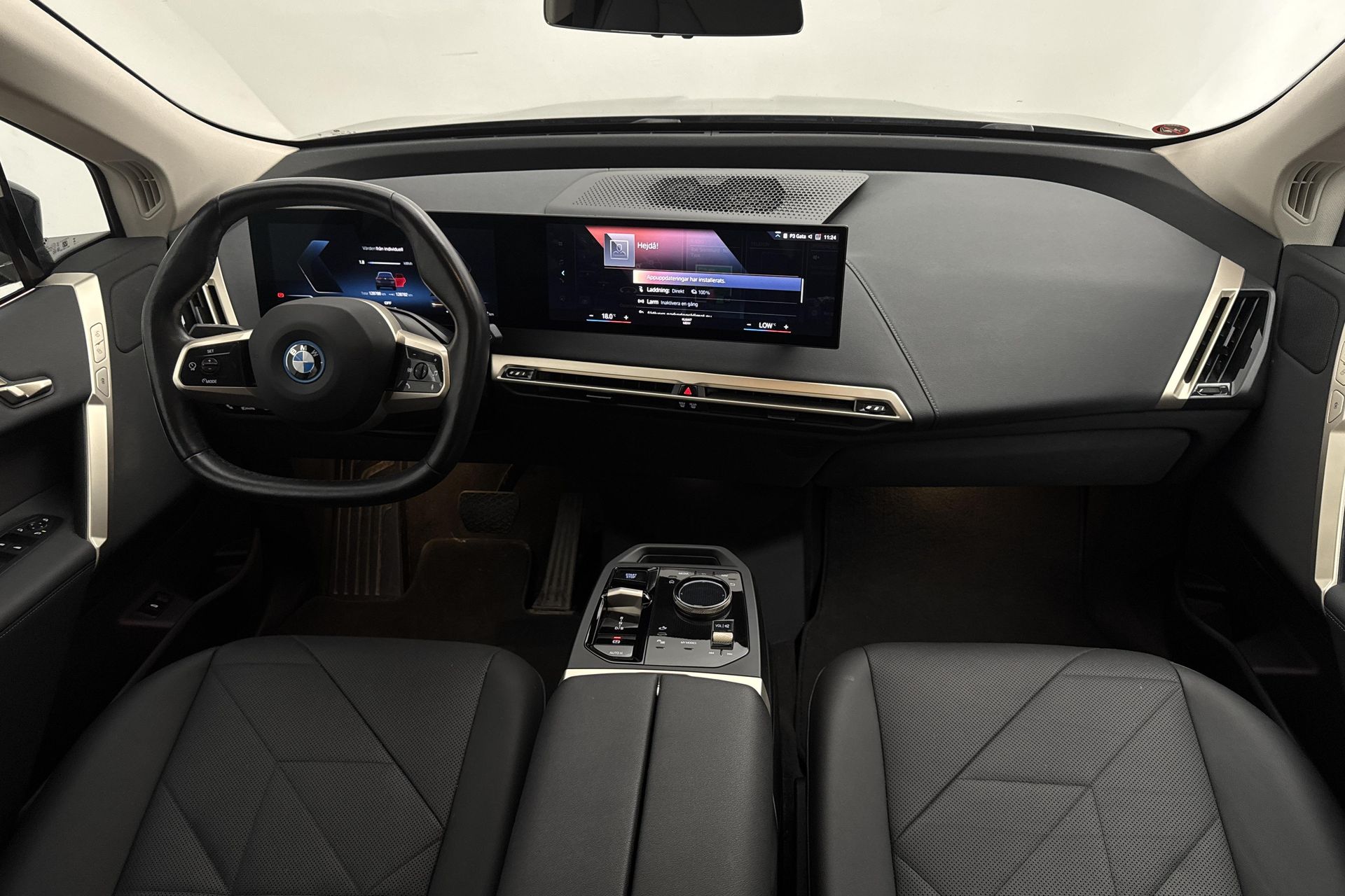 BMW iX xDrive40 2023, photo 7/10