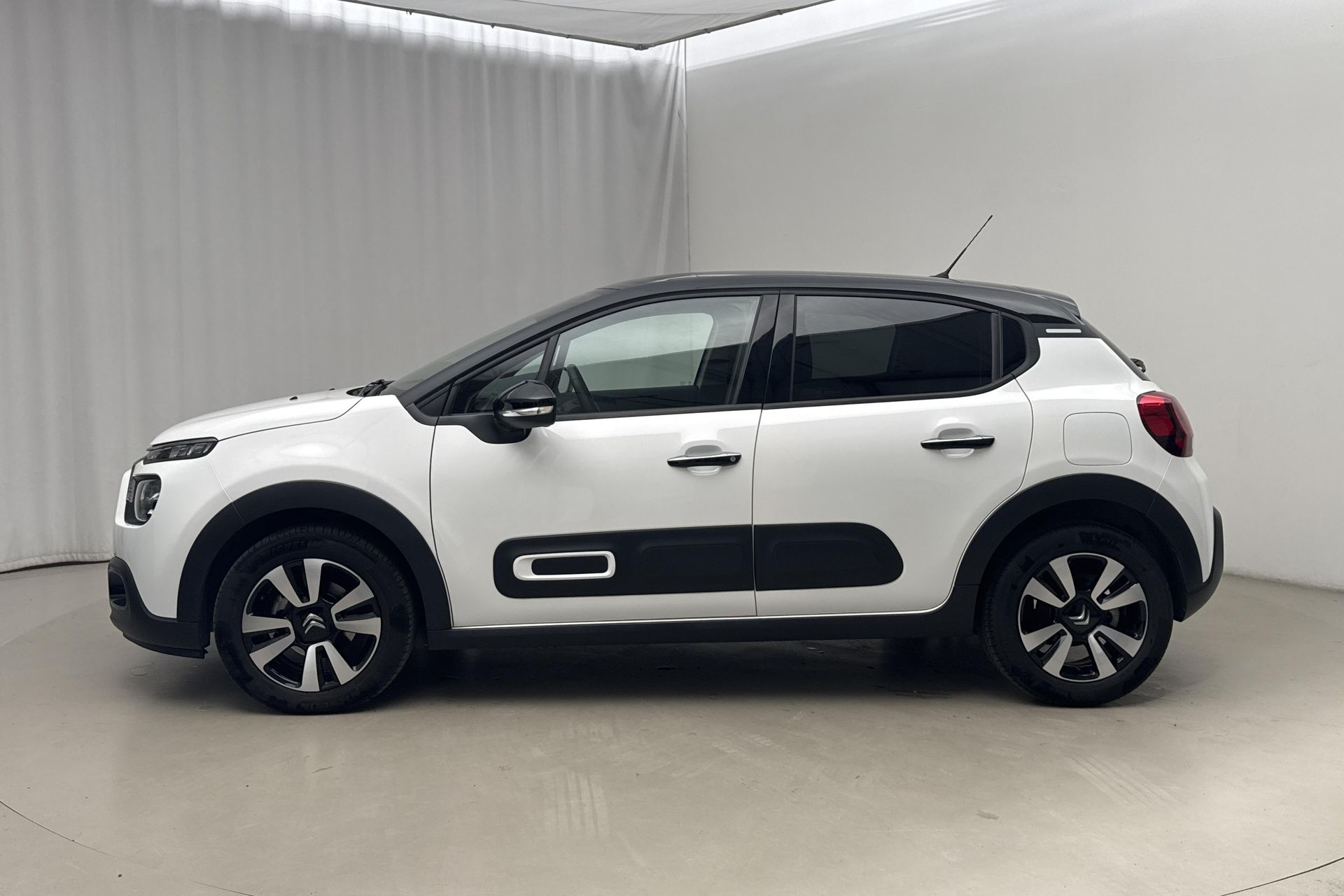 Citroen C3 1.2 PureTech 110 2023, bild 2/10