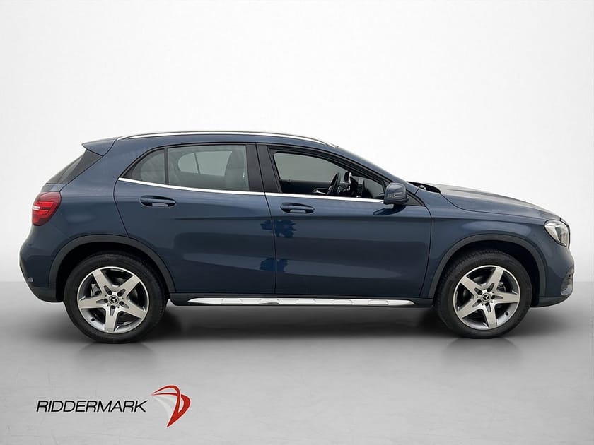 Bild 4 av Mercedes-Benz GLA 180 7G AMG Line Panorama Kamera Navi 122hk