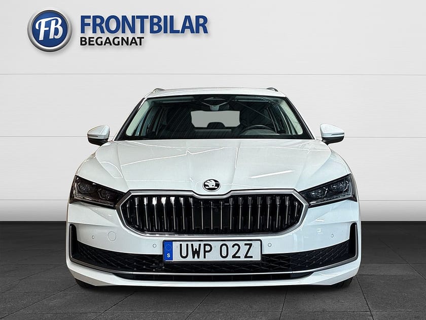 Bild 2 av Škoda Superb iV Kombi Skoda Kombi/B-kamera/Adaptiv fart/Keyless/El-stolar/drag