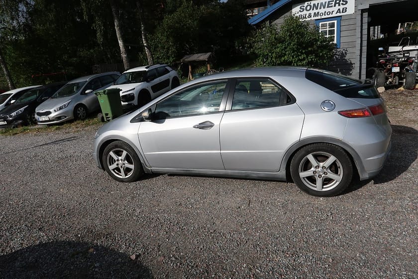 Bild 2 av Honda Civic 5-dörrar 1.8 i-VTEC Sport Euro 4