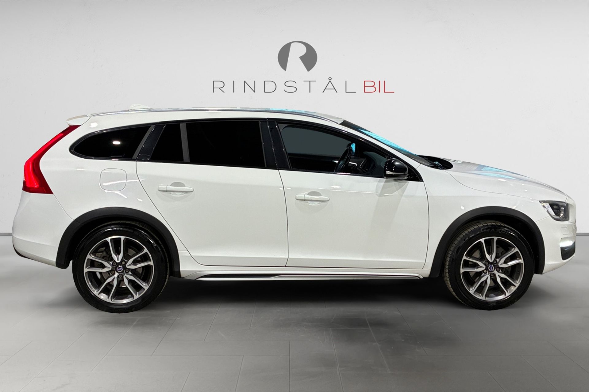 Volvo V60 Cross Country 2017, photo 7/25