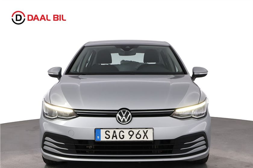 Bild 2 av Volkswagen Golf 1.0 eTSI 110HK DRAG P-VÄRM NAVI B-KAM 3-ZON NFC APP-CON