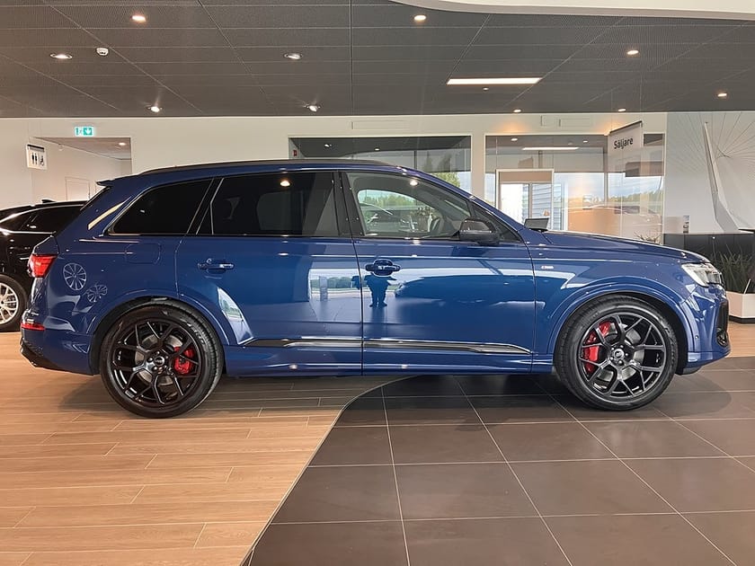 Bild 2 av Audi Q7 60 TFSI e quattro SUV TFSIe 490hk Selection Black Carbon HUD