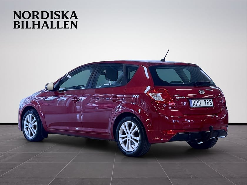 Bild 5 av Kia cee'd 1.6 CRDi EX Dragkrok Värmare P-sensorer
