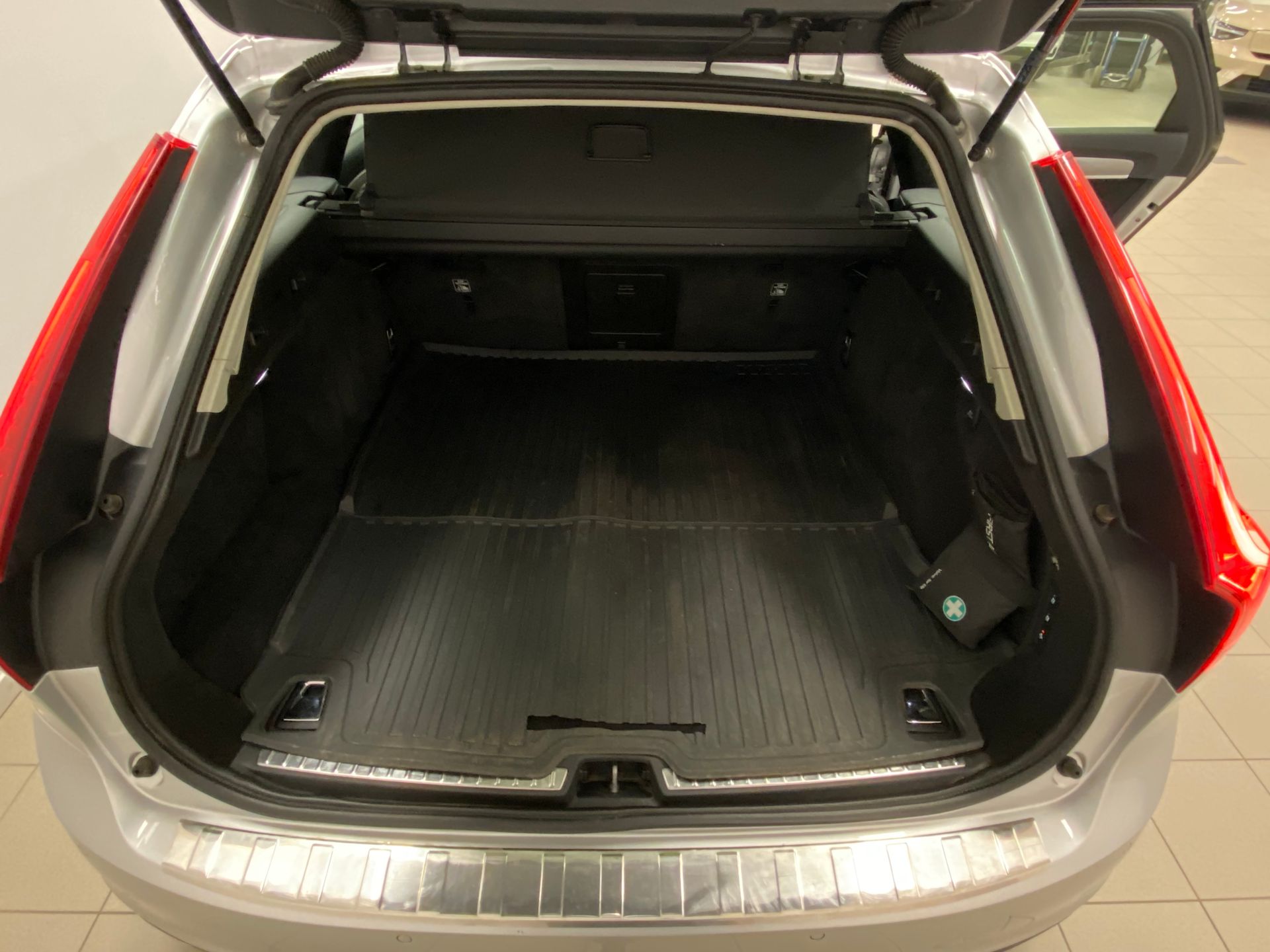 Volvo V90 D4 AWD Momentum SE 2019, bild 5/13