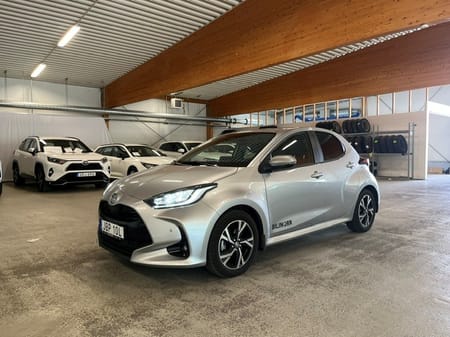 Toyota Yaris Hybrid 115 Active Plus säkerhetspaket Vinterhjul