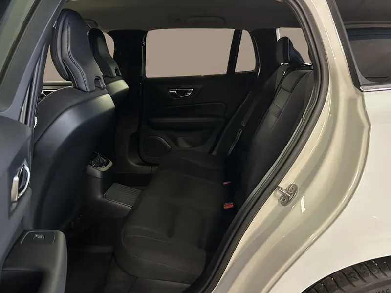 Bild 12 av 15 – Volvo V60 Recharge T6 II Inscr Expression Inscription Expression