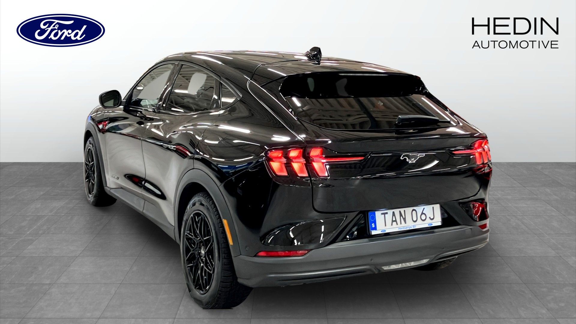 Ford Mustang Mach-E Long Range, 294hk 2021, bild 2/9