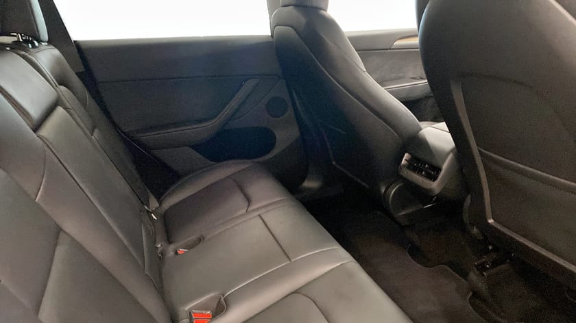 Bild 5 av Tesla Model Y Long Range AWD 514hk Drag - Pano - Navi