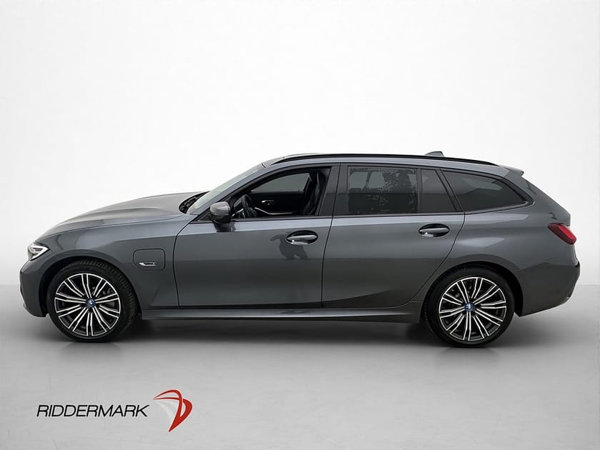 Bild 5 av BMW 330e xDrive Touring M Sport Pano HiFi HUD Kamera Navi