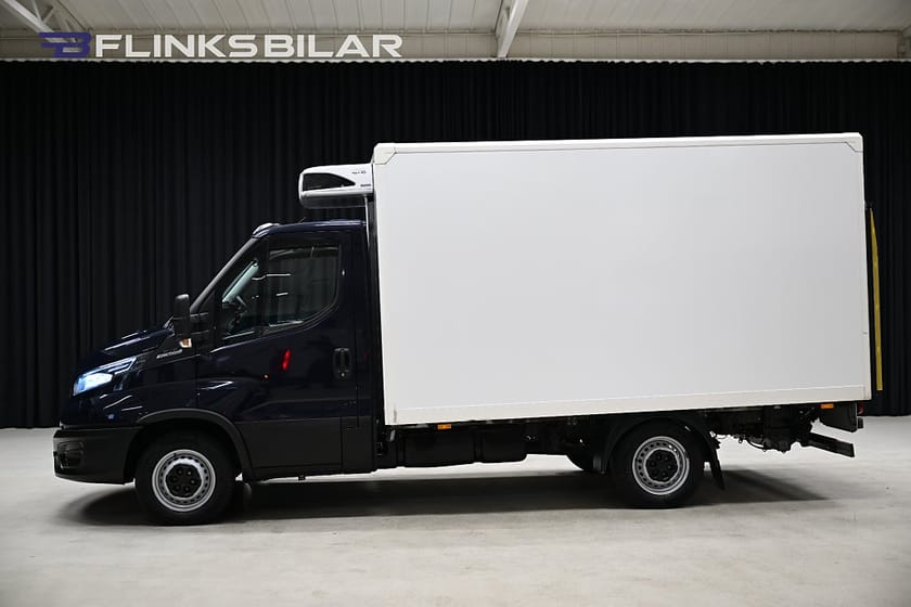 Bild 3 av Iveco Daily 35-140 Chassi Cab 136HK Automat|Volymskåp|BG-Lyft|Nattkyla|Leasbar|SeUtr!