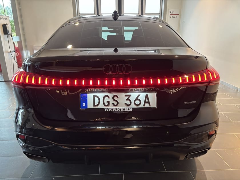 Bild 4 av Audi A5 Sedan e-hybrid quattro S-LINE BLACK EDITION
