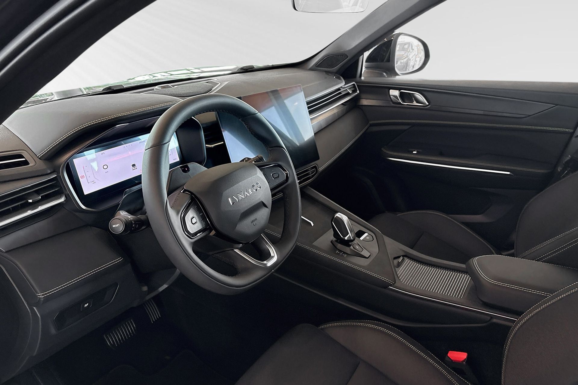 Lynk & Co 01 PHEV 2025, bild 6/10